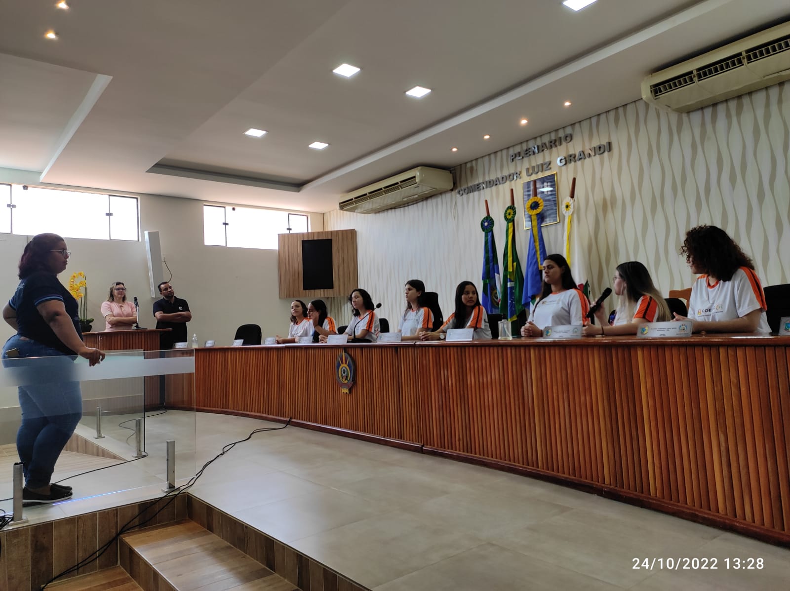 Alunos visitam a casa legislativa de Comodoro